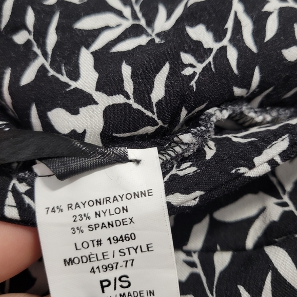 Studio Point Floral Cropped Pant - Size US S - Picture 5 of 5